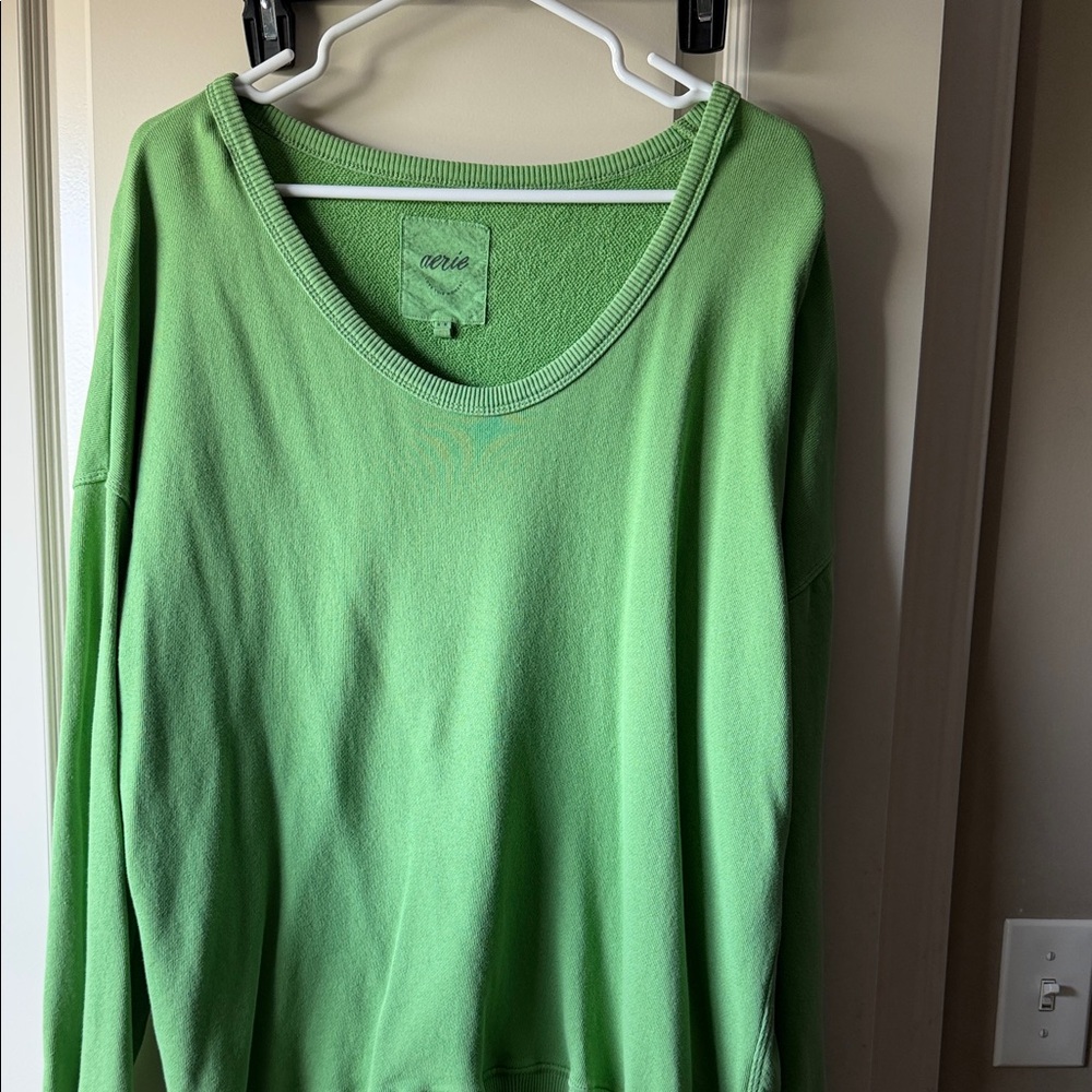 aerie Relaxed Crewneck Sweatshirt in Lime Green
Women’s size medium